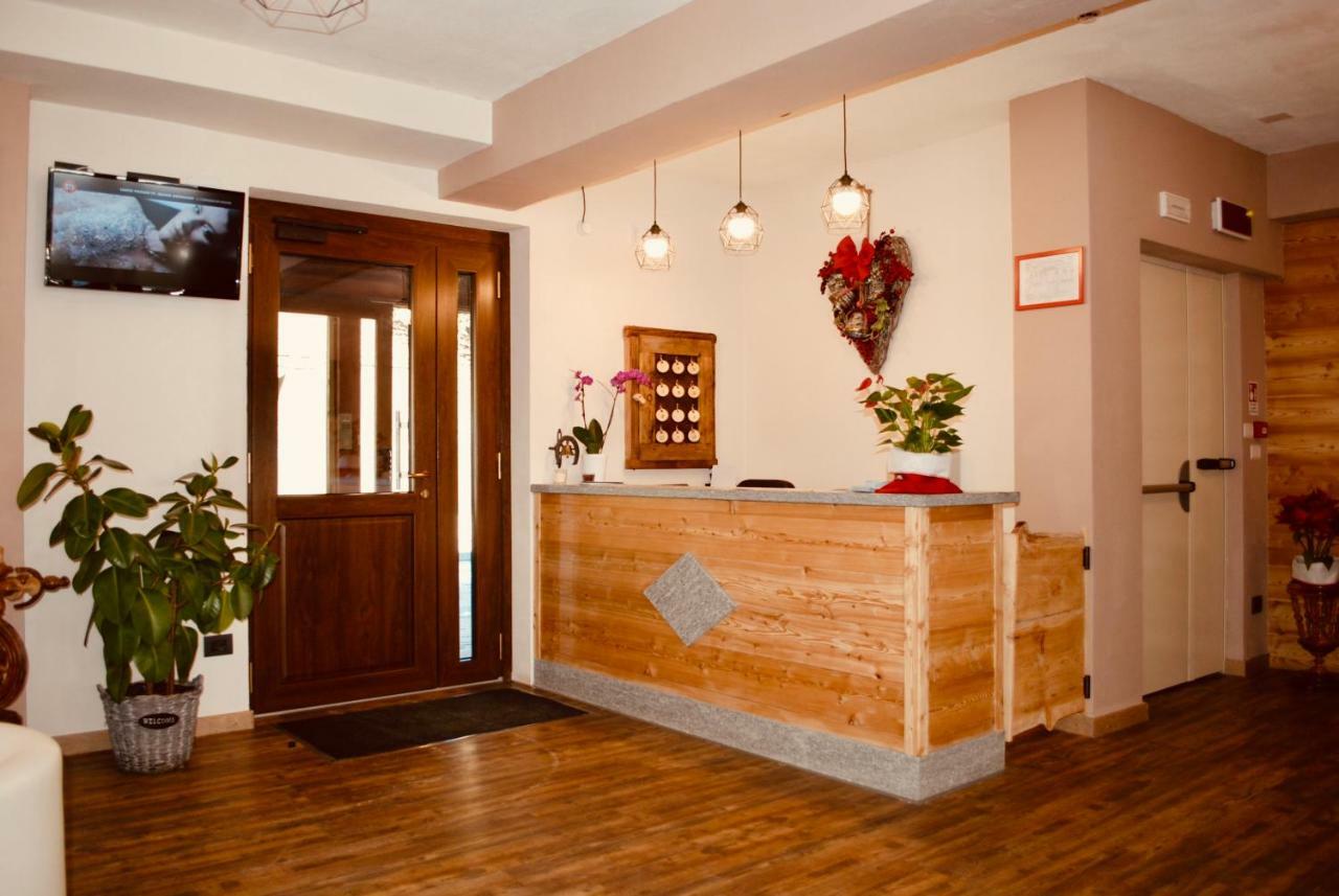Hotel Piccolo Chalet 克拉维埃 外观 照片